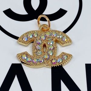 Zipper pull stamped Chanel .